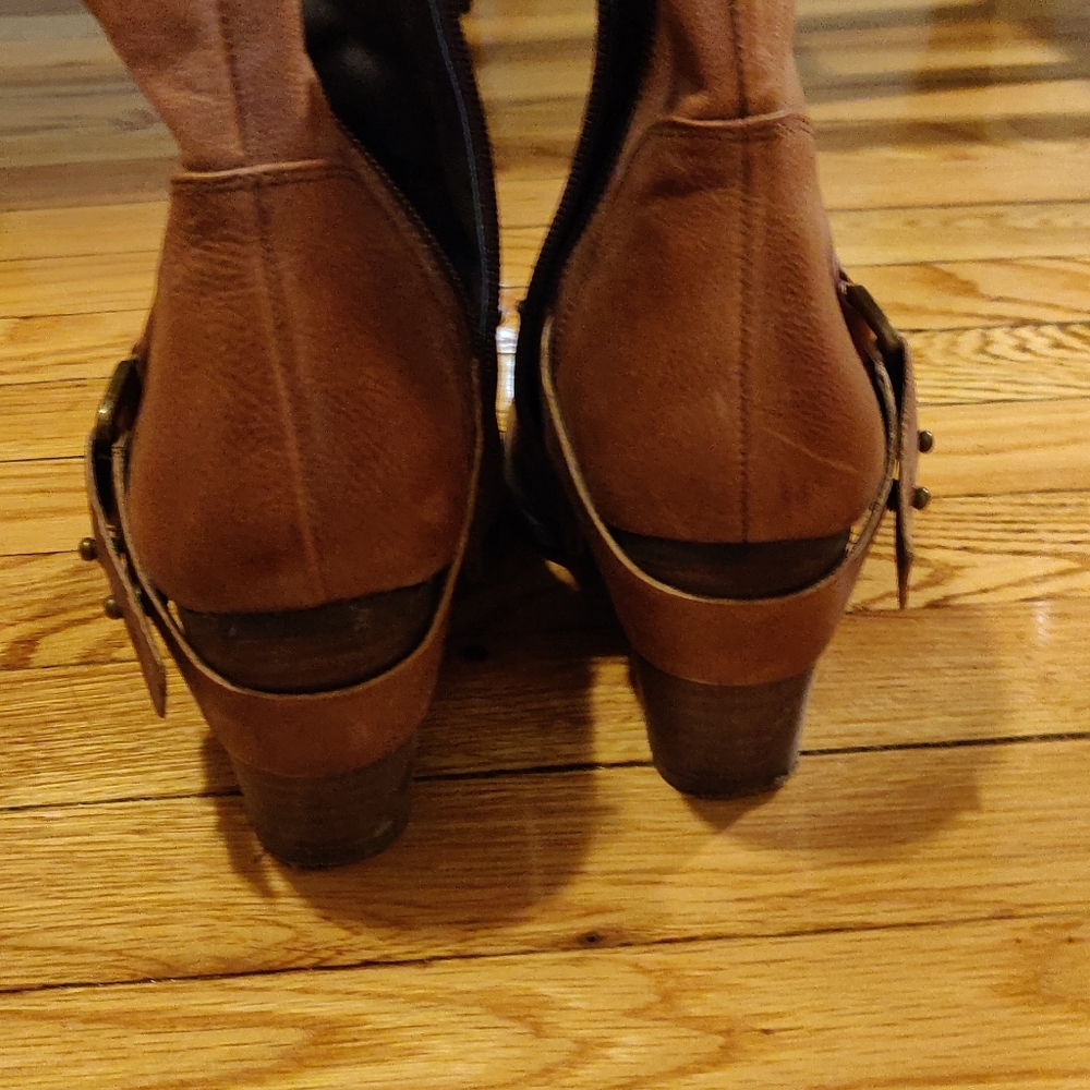 Boots - Picture 3 of 4